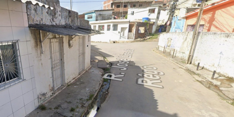 Ataque a tiros deixa homem morto e outros três feridos dentro de bar no Grande Recife